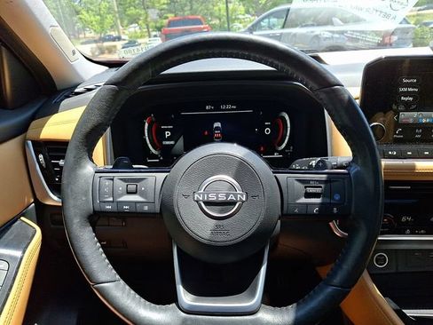 Used 2023 Nissan Rogue Platinum FWD image 21