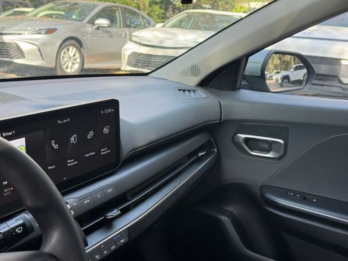 Used 2025 Kia K4 LXS image 29