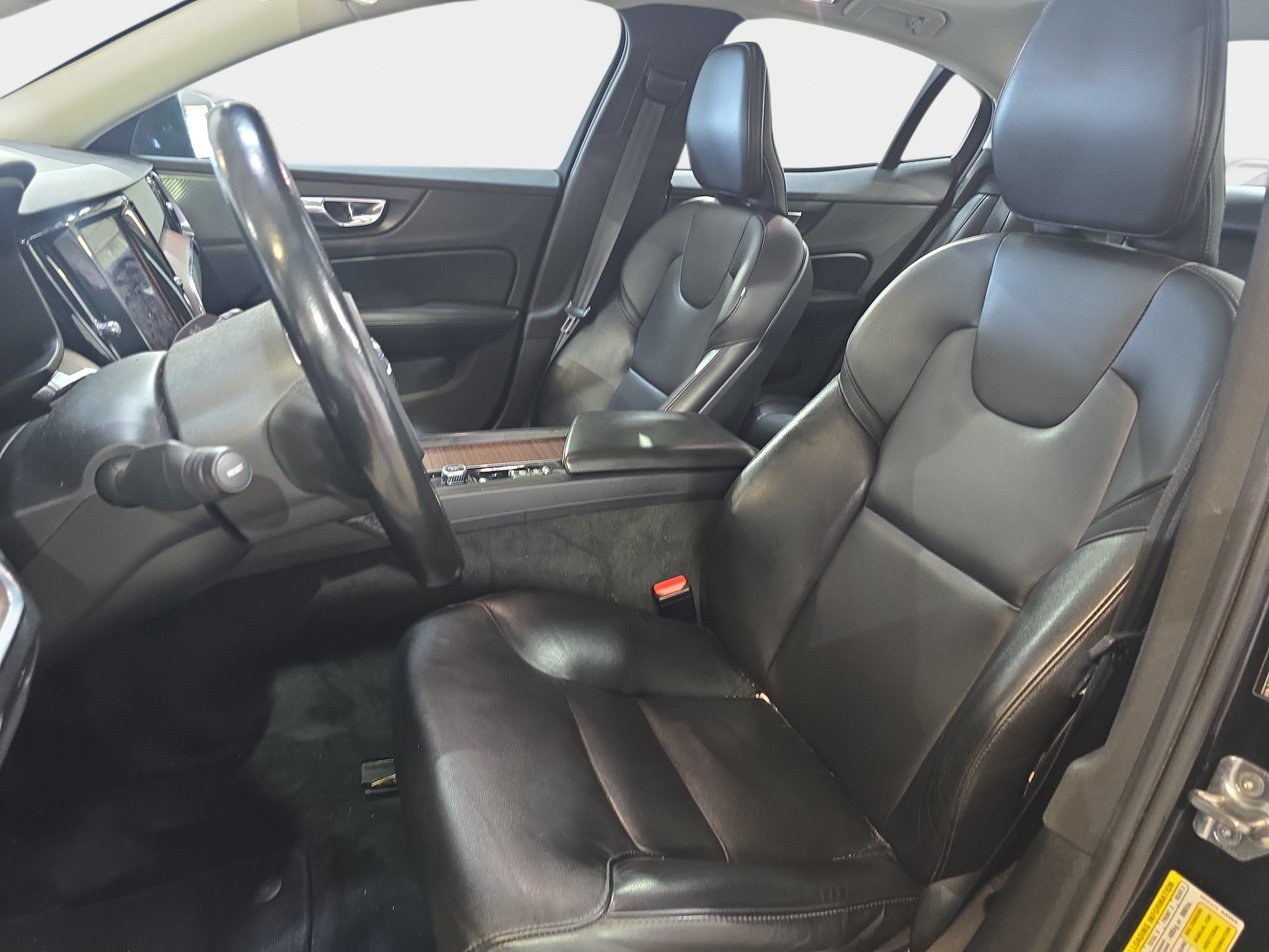 Used 2021 Volvo S60 T6 Momentum AWD/4WD image 12