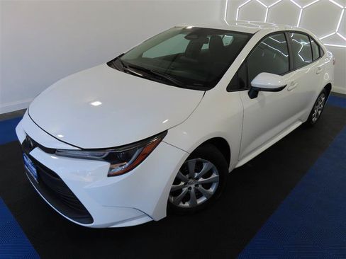 Used 2026 Toyota Corolla LE FWD image 5