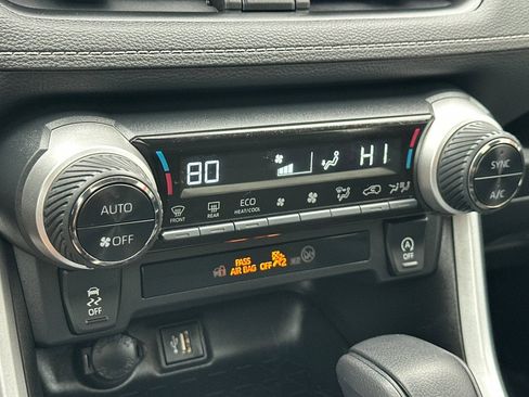 Used 2024 Toyota RAV4 XLE w/ Convenience Package FWD image 21