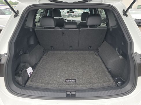 Certified 2023 Volkswagen Tiguan SE R-Line AWD/4WD image 17