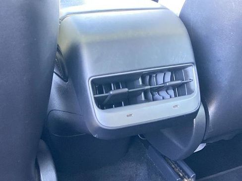 Used 2021 Tesla Model Y Long Range image 16