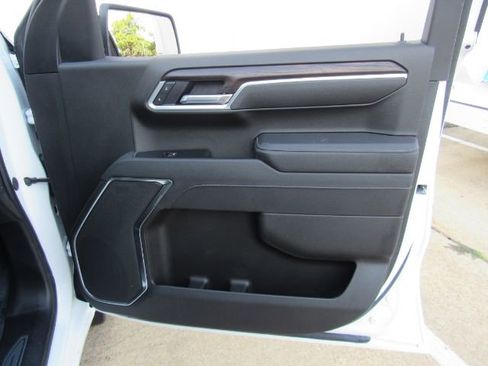 Used 2025 GMC Sierra 1500 SLT image 17