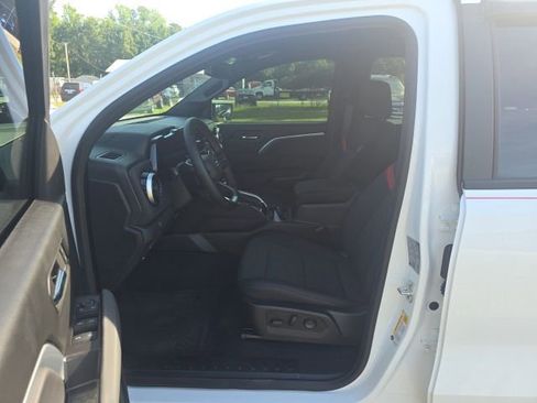 Used 2024 Chevrolet Colorado Z71 w/ Z71 Convenience Package 2 AWD/4WD image 13