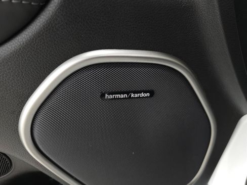 Used 2019 Jeep Grand Cherokee Overland AWD/4WD image 16