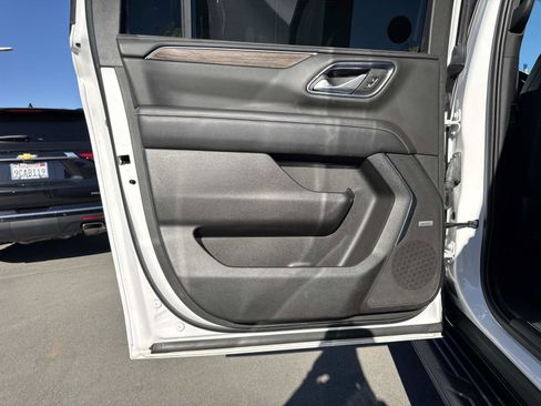 Used 2023 Chevrolet Suburban Premier image 22