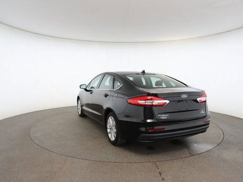 Used 2019 Ford Fusion SE image 12