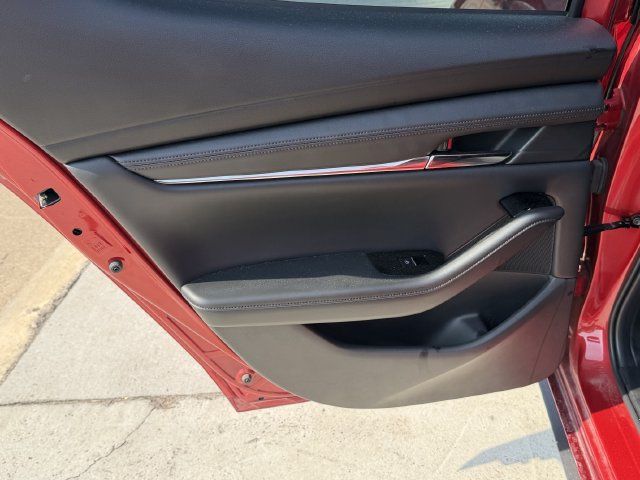 Used 2019 MAZDA MAZDA3 Hatchback w/ Preferred Package FWD image 23