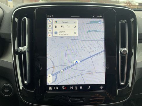 Used 2025 Volvo XC40 B5 Core image 24