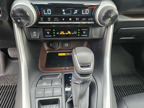 Used 2023 Toyota RAV4 Limited FWD image 17