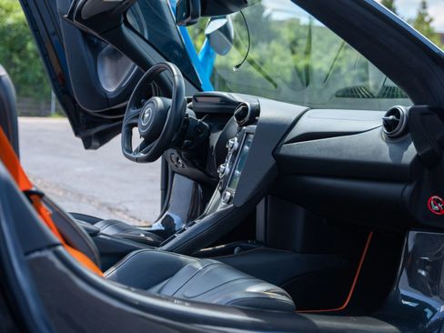 Used 2020 McLaren 720S Spider image 17