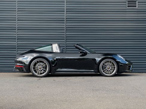 Certified 2022 Porsche 911 Targa 4 GTS AWD/4WD image 9