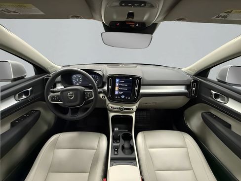 Used 2021 Volvo XC40 T5 Momentum w/ Premium Package AWD/4WD image 15