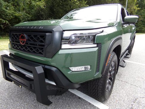 Used 2022 Nissan Frontier PRO-4X AWD/4WD image 2