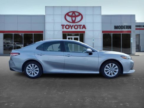 Certified 2020 Toyota Camry LE image 7
