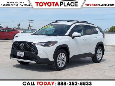 Used 2023 Toyota Corolla Cross LE image 1