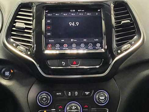 Used 2019 Jeep Cherokee Limited FWD image 25