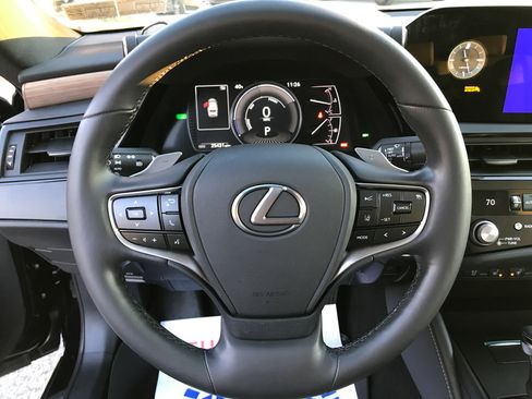 Used 2023 Lexus ES 300h w/ Premium Package image 16