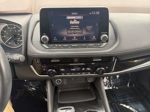 Used 2023 Nissan Rogue SL image 13