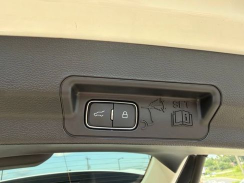 Used 2025 Ford Explorer Active w/ Active Comfort Package AWD/4WD image 13