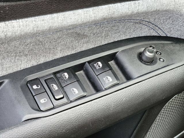 Used 2025 Jeep Compass Latitude AWD/4WD image 21