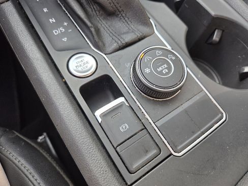 Used 2018 Volkswagen Atlas SE AWD/4WD image 26