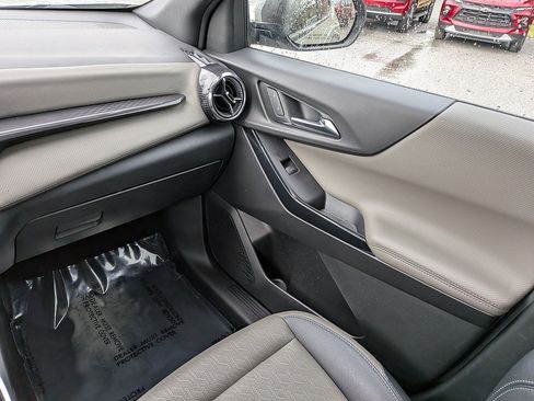 Used 2025 Chevrolet Equinox LT w/ Convenience Package II AWD/4WD image 16