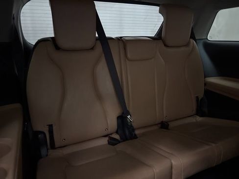 Certified 2024 Kia Carnival LX FWD image 20