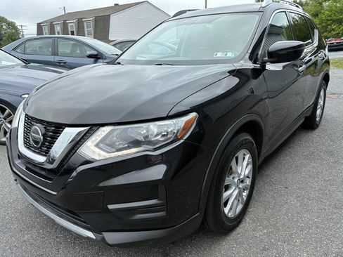 Used 2018 Nissan Rogue SV FWD image 3