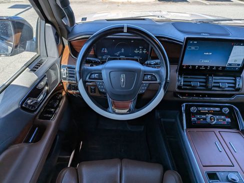Certified 2022 Lincoln Navigator L Reserve image 18