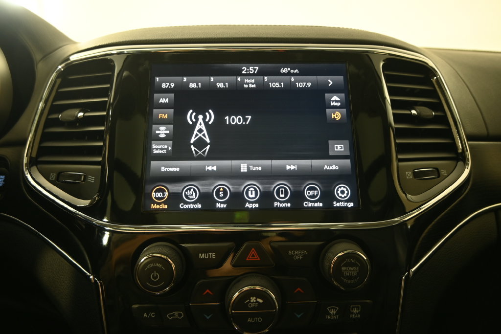 Used 2021 Jeep Grand Cherokee Summit AWD/4WD image 25