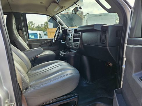 Used 2017 Chevrolet Express 3500 LS image 14