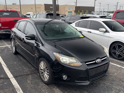 Used 2014 Ford Focus Titanium FWD image 2