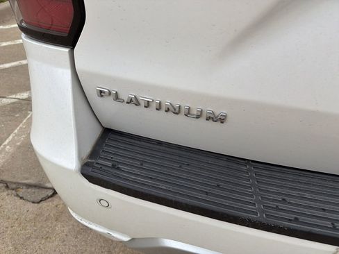 Used 2019 Ford Expedition Platinum AWD/4WD image 4