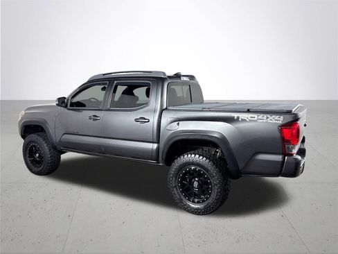 Used 2017 Toyota Tacoma TRD Off-Road w/ Tow Package (A/T) image 8