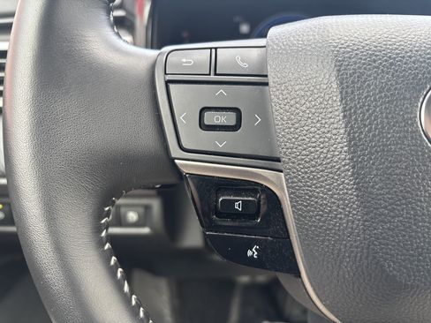 Used 2025 Toyota Camry SE image 18