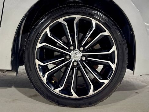 Used 2014 Toyota Corolla L image 32