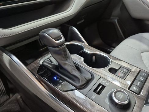 Used 2021 Toyota Highlander Platinum AWD/4WD image 25