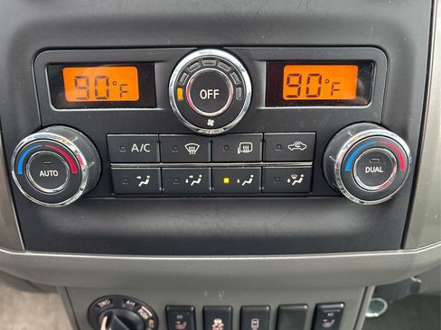 Used 2015 Nissan Frontier SL image 30