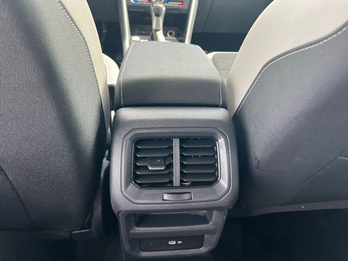 Used 2025 Volkswagen Taos SE AWD/4WD image 19