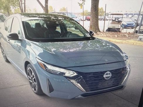Used 2025 Nissan Sentra SR FWD image 5