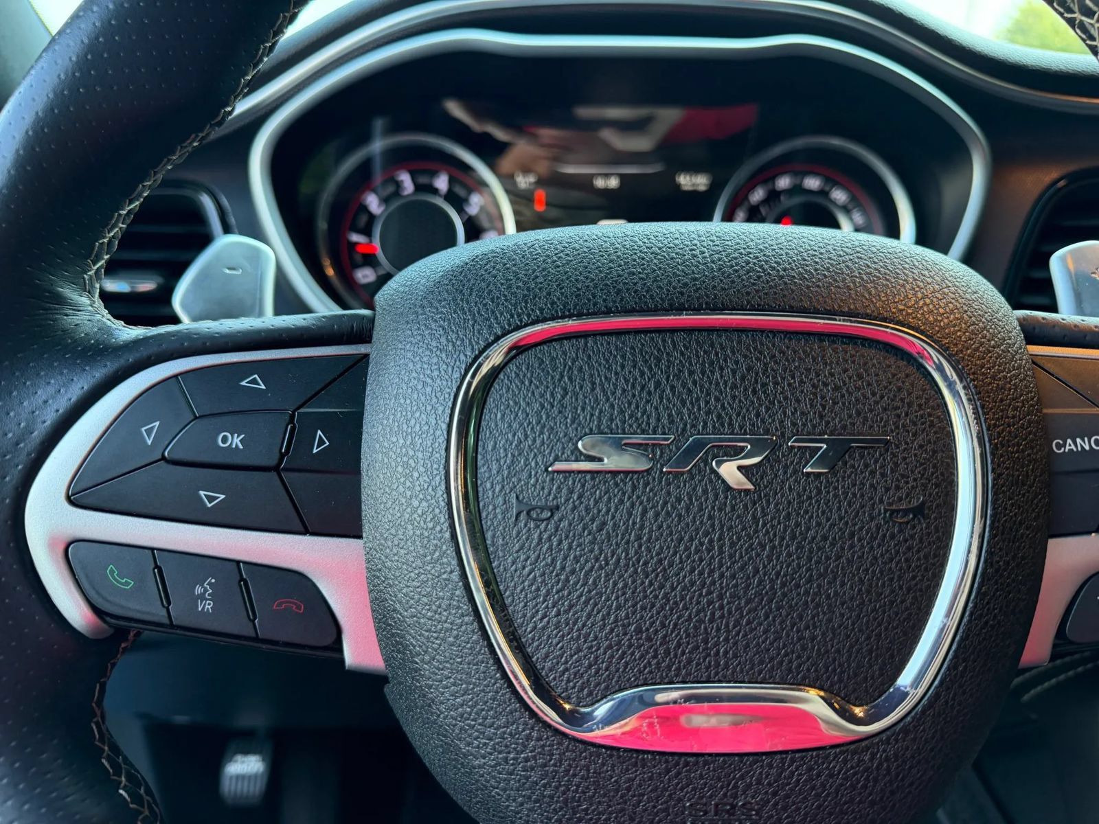 Used 2015 Dodge Challenger SRT w/ Technology Group RWD image 17