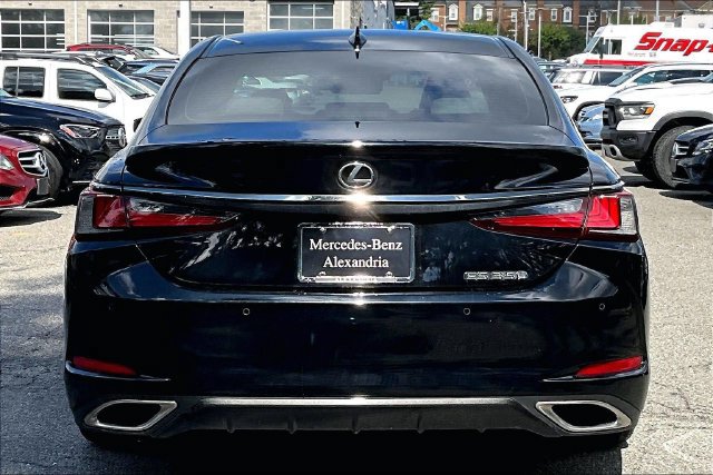 Used 2022 Lexus ES 350 F Sport w/ Accessory Package FWD image 3