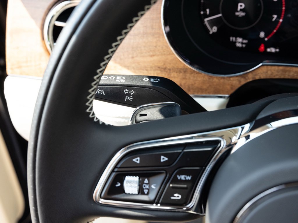 Used 2025 Bentley Bentayga AWD/4WD image 43