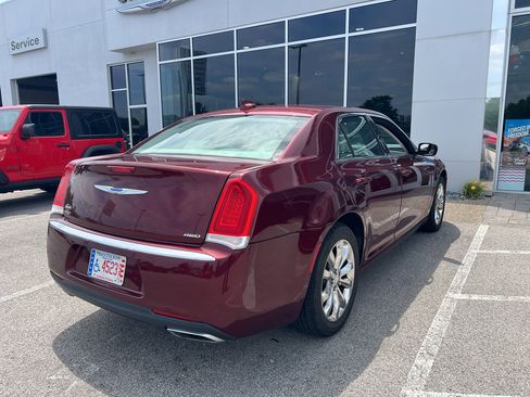Used 2015 Chrysler 300 Limited w/ Driver Convenience Group AWD/4WD image 8