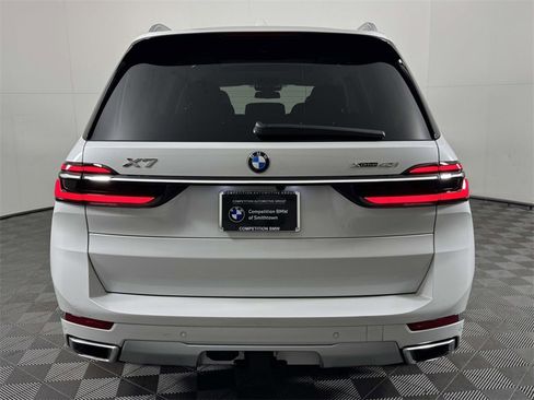 Used 2025 BMW X7 xDrive40i w/ Climate Comfort Package image 9