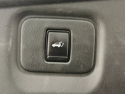 Used 2020 Nissan Pathfinder SL AWD/4WD image 32