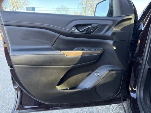 Used 2021 GMC Acadia SLE w/ Driver Convenience Package image 17