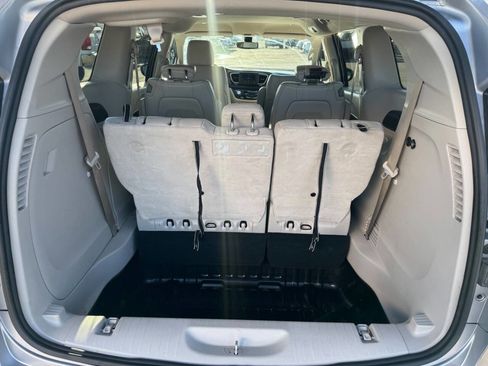 Used 2021 Chrysler Voyager Lxi image 4